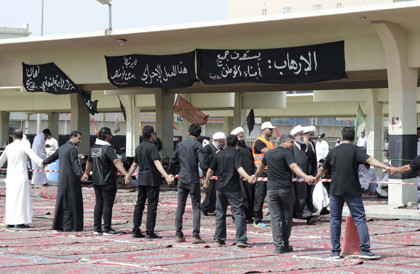 Shi'ite Muslim clerics arrive for a mass funeral for victims of a suicide attack on a mosque, in Qatif, east Saudi Arabia, May 25, 2015 (photo credit: REUTERS/STRINGER)