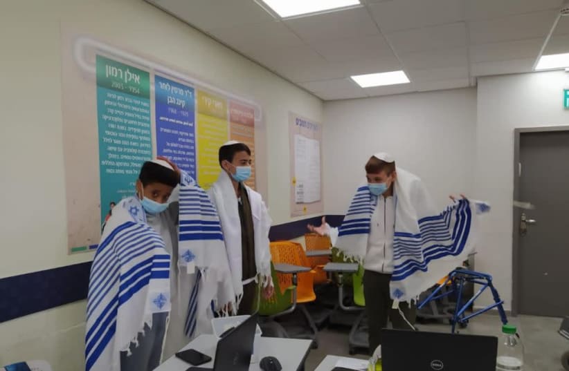 Deaf and hard of hearing students celebrate their bar and bat mitzvahs over Zoom amid coronavirus pandemic. (photo credit: IYIM JUDAIC HERITAGE PROGRAM FOR THE DEAF)