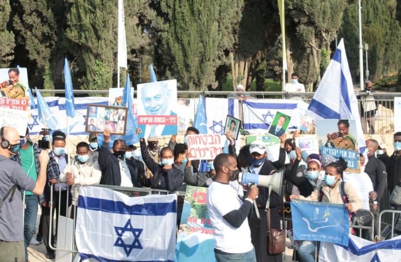 Ethiopian-Israeli activists are seen protesting against Prime Minister Benjamin Netanyahu. (photo credit: ACTIVISTS FOR ETHIOPIAN ALIYAH)