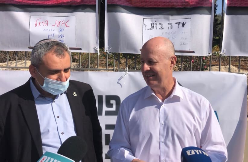 Higher Education Minister Ze'ev Elkin and Settlement Affairs Minister Tzachi Hanegbi of the Likud Party attend a rally supporting the legalization of outposts. (photo credit: YOUNG SETTLEMENTS FORUM)