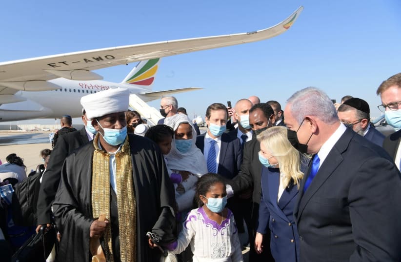In the opening flight of Operation Rock of Israel, 316 members of the Falash Mura community from Ethiopia arrived in Israel and were greeted by officials including Benjamin Netanyahu. (photo credit: AMOS BEN-GERSHOM/GPO)