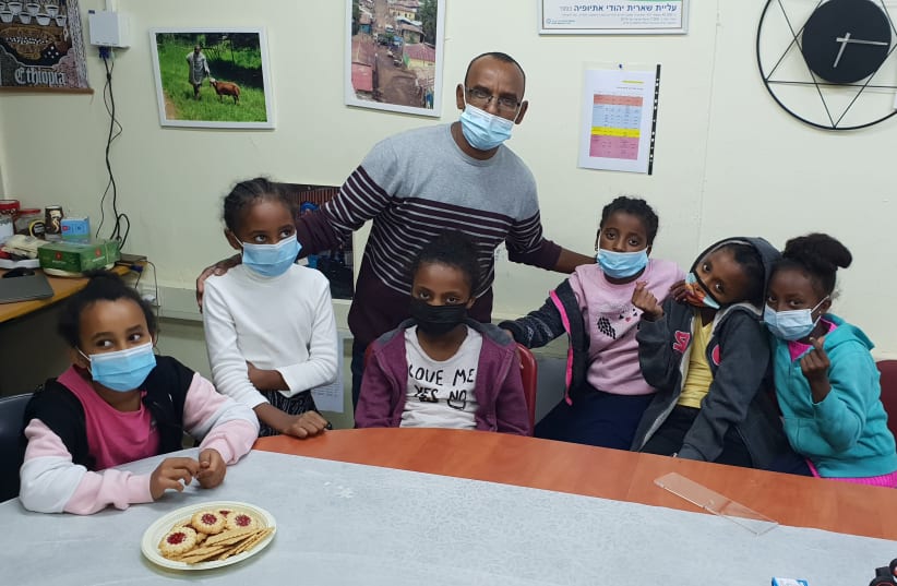 Maru Zawdu, Social Worker and Deputy Director, Canaan-Meron Absorption Center, Safed conducting an activity with newly arrived Ethiopian children at a Jewish Agency absorption center. (photo credit: JEWISH AGENCY)