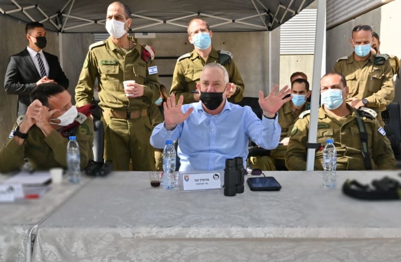 Gantz visits Eilat (photo credit: TAL OZ/DEFENSE MINISTRY/POLICE SPOKESPERSON'S UNIT)