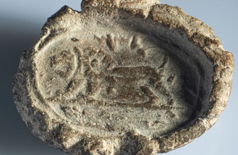 Seal imprinted with a figure of a roaring lion standing on all fours (photo credit: DANI MACHLIS/BEN-GURION UNIVERSITY OF THE NEGEV)