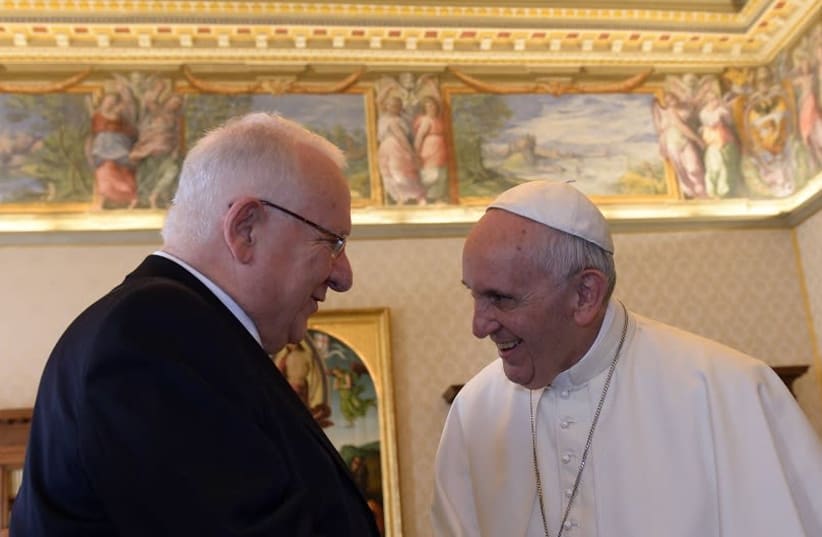FILE PHOTO: President Reuven Rivlin is seen meeting with Pope Francis. (photo credit: HAIM ZACH/GPO)