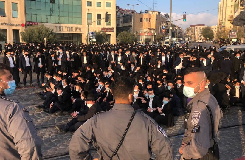 Hundreds of haredi protesters blocked the Sarei Yisrael-Jaffa intersection on Tuesday, December 22, 2020. (photo credit: POLICE SPOKESPERSON'S UNIT)