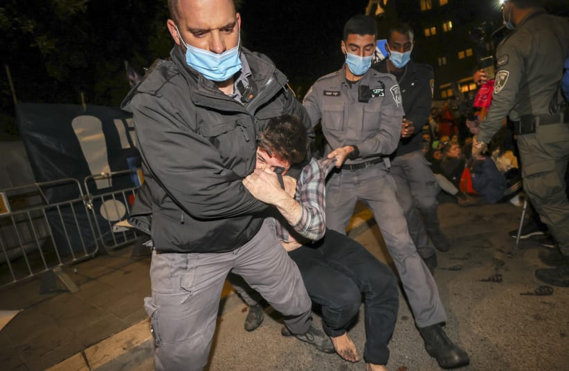 Police clash with anti-Netanyahu protesters outside the prime ministerial residence in Jerusalem, December 26, 2020 (photo credit: YONATAN SINDEL/FLASH90)