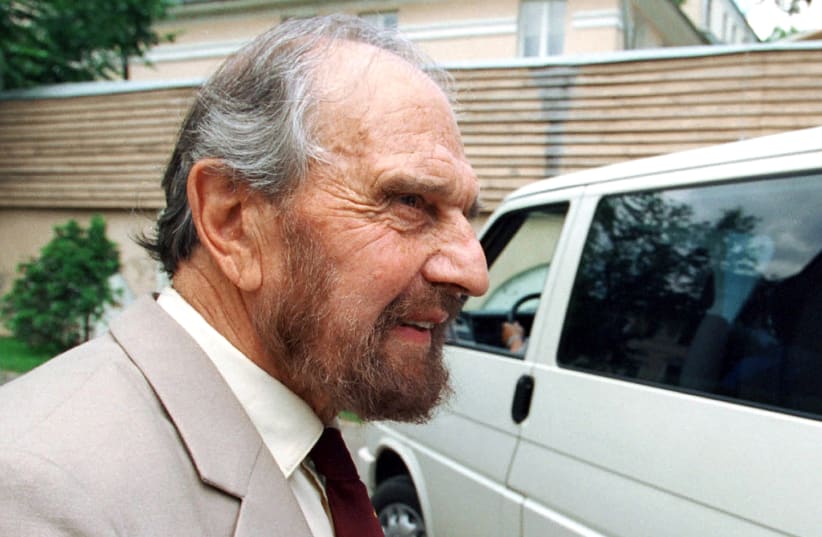 George Blake, a former MI6 officer, enters a car in Moscow, Russia on June 28, 2001. (photo credit: YURI MARTIANOV/KOMMERSANT PHOTO/AFP VIA GETTY IMAGES)