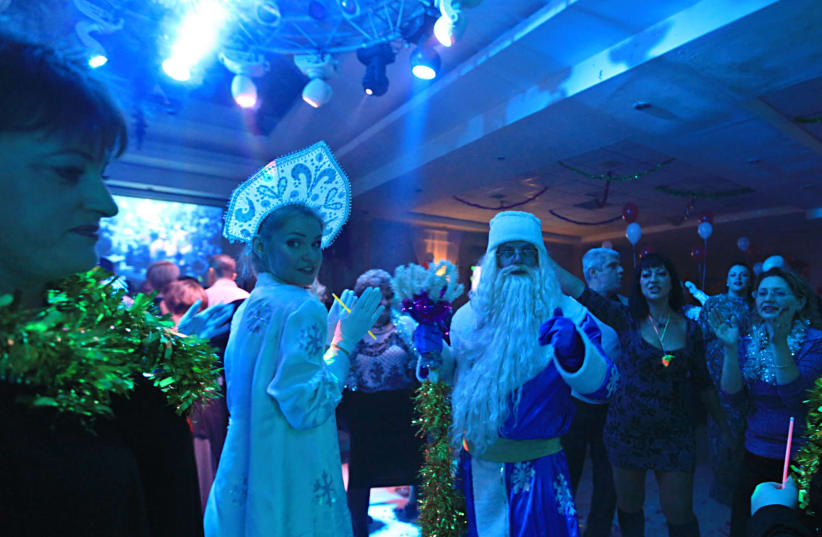 Russian immigrants in Ashdod celebrate the holiday of Novy God (New Years) just before midnight, on December 31 2012. Celebrations include dancing, singing, and special appearance of actores dressed as Ded Moroz (grandfather frost). (photo credit: DRORI GARTI/FLASH90)