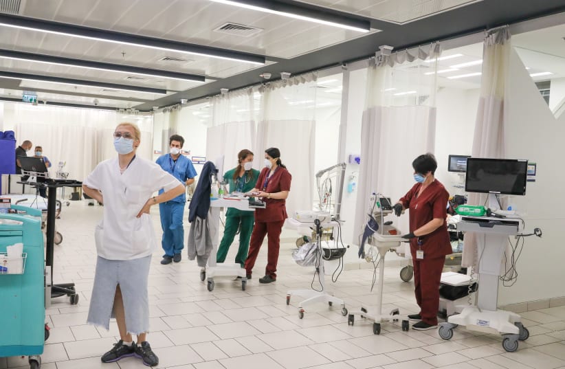 Medical staff are seen at Ashdod's Samson Assuta Hospital. (photo credit: MARC ISRAEL SELLEM/THE JERUSALEM POST)
