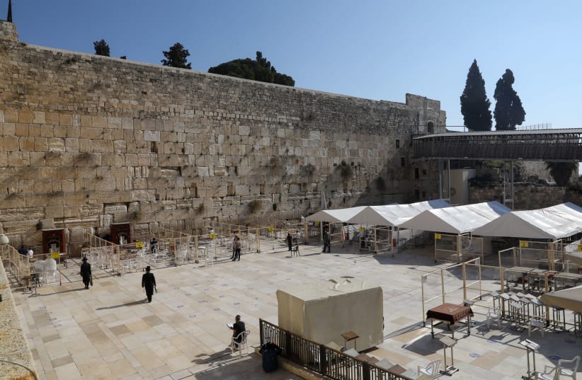A nearly empty Western Wall plaza is seen in Jerusalem's Old City amid the coronavirus pandemic, on January 4, 2021. (photo credit: MARC ISRAEL SELLEM/THE JERUSALEM POST)