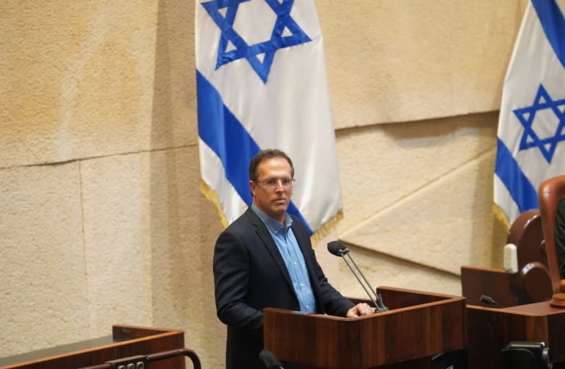 Philadelphia-born Yesh Atid MK Moshe Tur-Paz is sworn in as a Knesset member. 5 Jan, 2020. (photo credit: DANNY SHEMTOV/KNESSET SPOKESPERSON'S OFFICE)