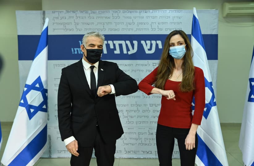Meirav Cohen and Yesh Atid leader Yair Lapid, January 5, 2020 (photo credit: ELAD GUTTMAN)