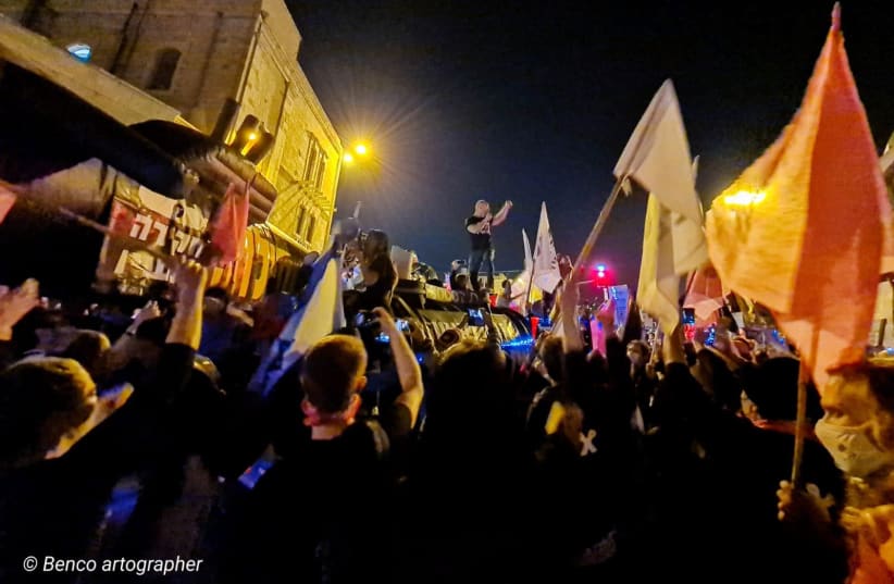 Anti-Netanyahu protests in Jerusalem continue for the 29th consecutive week, Saturday, January 9, 2020. (photo credit: BEN COHEN)