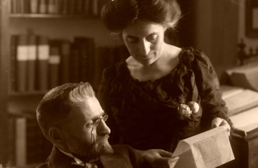 Eliezer Ben-Yehuda and his wife, Hemda, working on the Hebrew dictionary, 1912, Ya’ackov Ben-Dov (id.lib.harvard.edu). (photo credit: Wikimedia Commons)