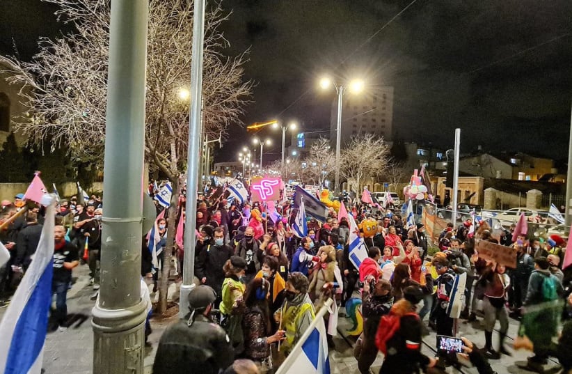 Protests against Prime Minister Benjamin Netanyahu in Jerusalem, Saturday, January 16, 2020. (photo credit: BEN COHEN MEGAPHONE NEWS)