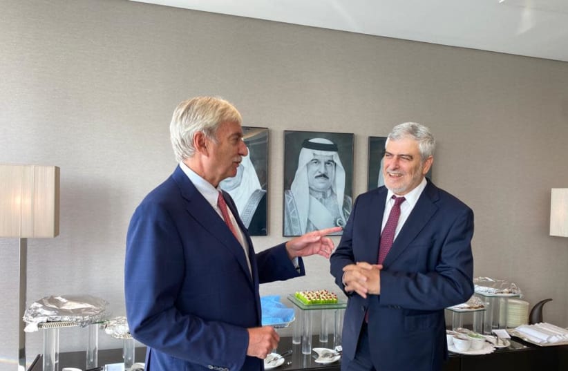  L-R: NBB CEO National Bank of Bahrain Jean-Christophe Durand and Bank Hapoalim CEO Dov Kotler meet in Bahrain (photo credit: Courtesy)