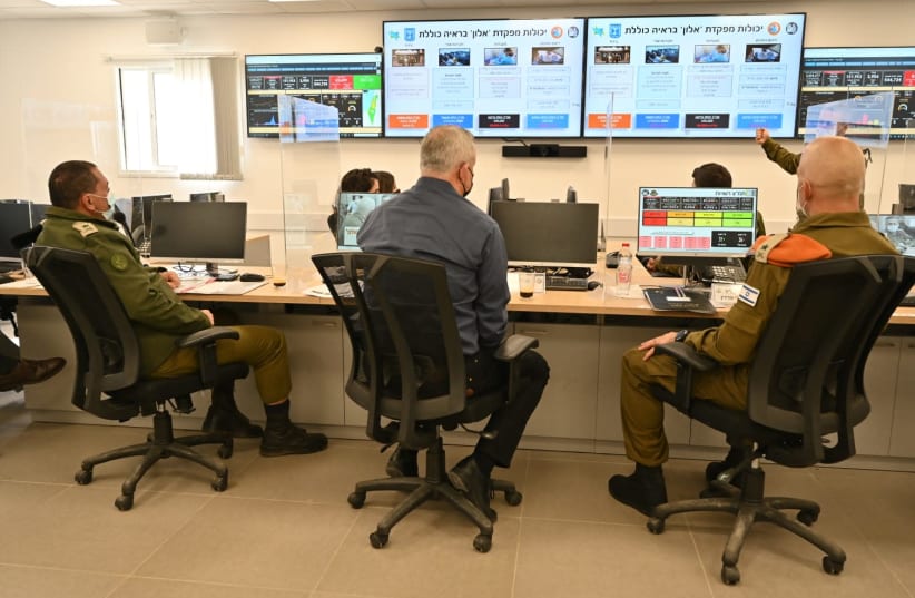 Defense Minister Benny Gantz tours IDF's Alon Command Center (photo credit: ARIEL HERMONI / DEFENSE MINISTRY)