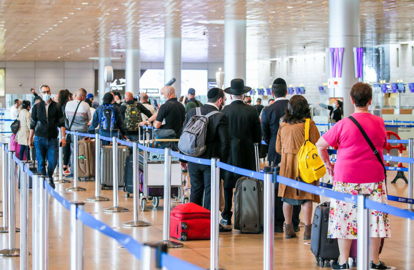 Passengers at the Departure hall at the Ben Gurion Airport, near Tel Aviv on December 14, 2020.  (photo credit: YOSSI ALONI/FLASH90)