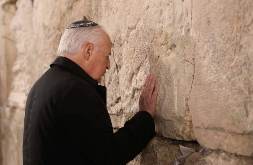US Ambassador to Israel bids farewell in visit to Western Wall, January 20, 2021. (photo credit: MARC ISRAEL SELLEM/THE JERUSALEM POST)