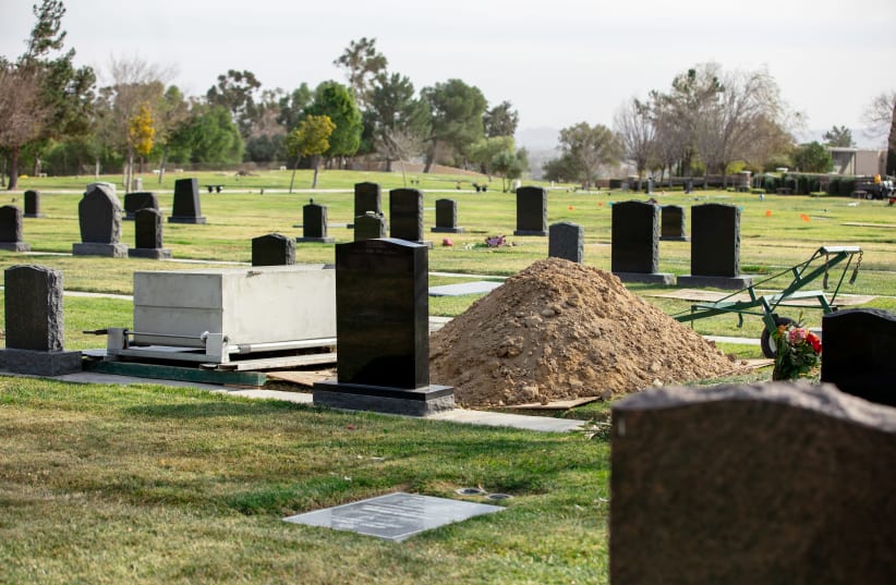 A view of some of the graves at the Groman Eden Mortuary in Eden Memorial Park in Mission Hills, Calif. (photo credit: ANTHONY LAMPE)
