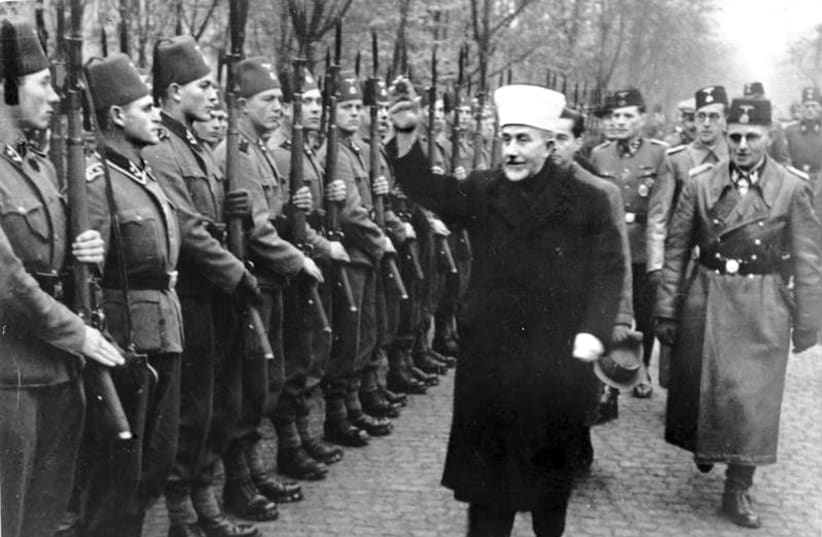 Al-Husseini greeting Bosnian Waffen-SS volunteers with a Nazi salute, November 1943 (photo credit: BUNDESARCHIV BILD 146-1980-036-05 / UNKNOWN AUTHOR / CC-BY-SA 3)