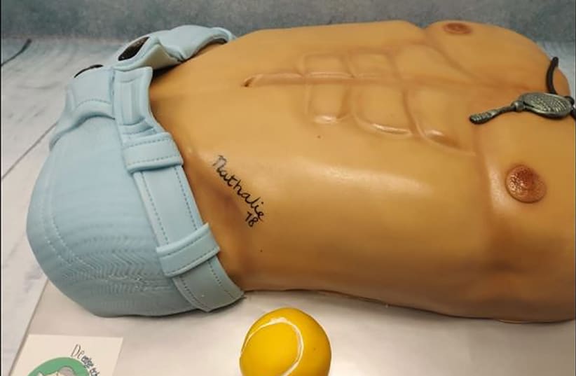 A torso-shaped cake from De Ouwe Taart bakery in the Netherlands. (photo credit: COURTESY OF JOLISA BROUWER)