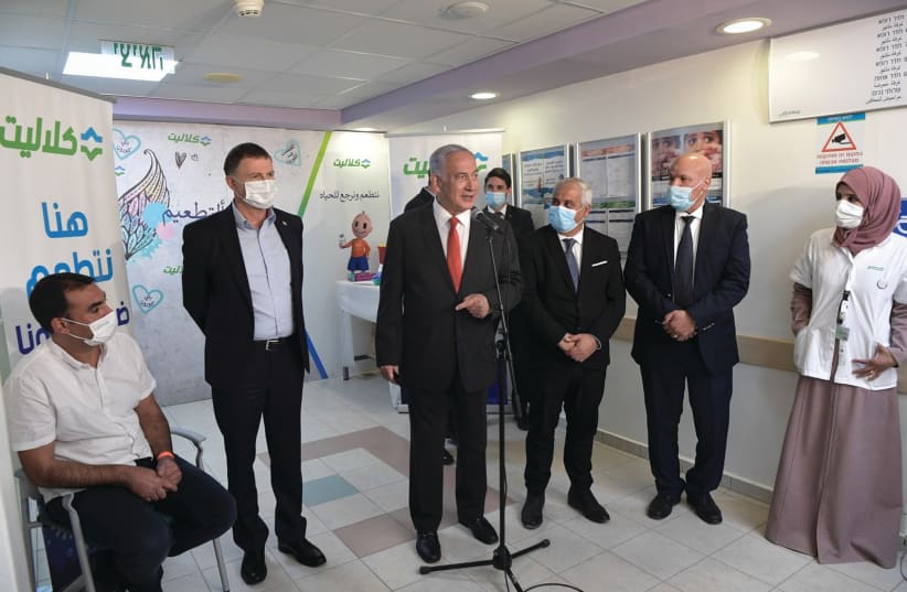 PRIME MINISTER Benjamin Netanyahu and Health Minister Yuli Edelstein visit a clinic in the Negev. (photo credit: KOBI GIDEON/GPO)