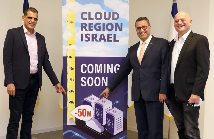 (R-L:) Oracle Israel country leader Uzi Navon, Jerusalem Mayor Moshe Leon, and Bynet CEO Alon Ben Zur at the launch of Oracle's new cloud data center. (photo credit: EZRA LEVY)