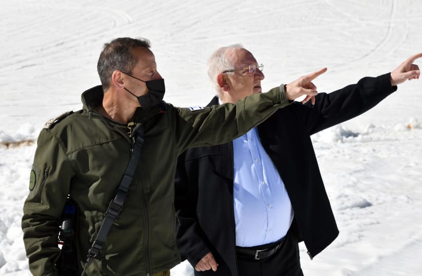 President Reuvven Rivlin with IDF’s Alpinist unit commander Lt.-Col. (res.) Menachem Folk (photo credit: HAIM ZACH/GPO)