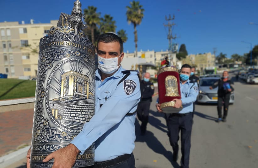 Israel Police return stolen torah scrolls to Sderot synagogue (photo credit: ISRAEL POLICE)