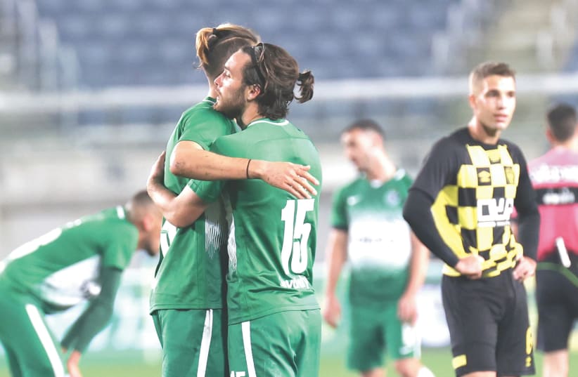 MACCABI HAIFA players celebrate on the pitch at the end of the Greens 3-0 victory over Beitar Jerusalem in Israel Premier League action at Teddy Stadium. (photo credit: DANNY MARON)