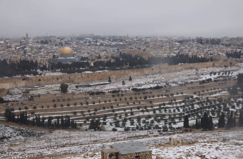 Jerusalem awakes to snow, February 18, 2021 (photo credit: MARC ISRAEL SELLEM/THE JERUSALEM POST)