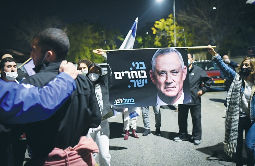 SUPPORTERS OF Defense Minister Benny Gantz rally outside his home in Rosh Ha’ayin on Tuesday. (photo credit: AVSHALOM SASSONI/FLASH90)