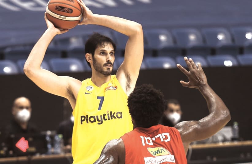 AFTER AN extended absence, Omri Casspi is once again healthy and will be back in Maccabi Tel Aviv’s lineup for a pair of key Euroleague games this week. (photo credit: DOV HALICKMAN PHOTOGRAPHY)