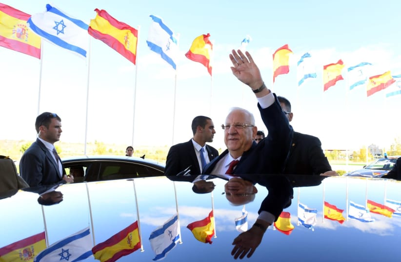 President Reuven Rivlin arrives in Spain to visit the King of Spain, on November 5, 2017. (photo credit: HAIM ZACH/GPO)