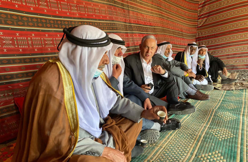 Netanyahu meeting Bedouin leadership in Tirabin. (photo credit: Courtesy)