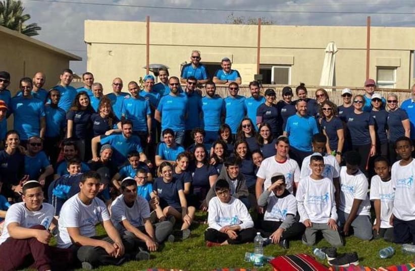 Participants in the annual Afikim race from Jerusalem to Eilat (photo credit: COURTESY AFIKIM)