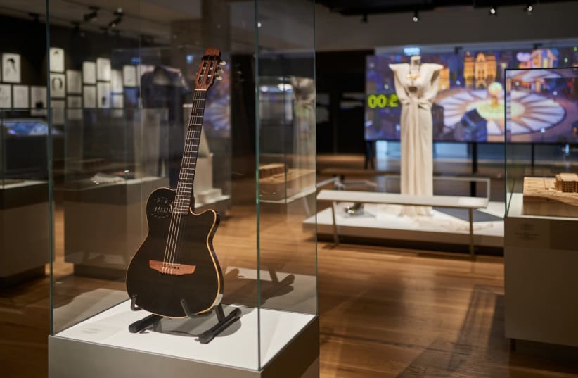 Leonard Cohen's Gibson Chet Atkins guitar is shown at ANU – Museum of the Jewish People (photo credit: SHACHAR AND ZIV KATZ)