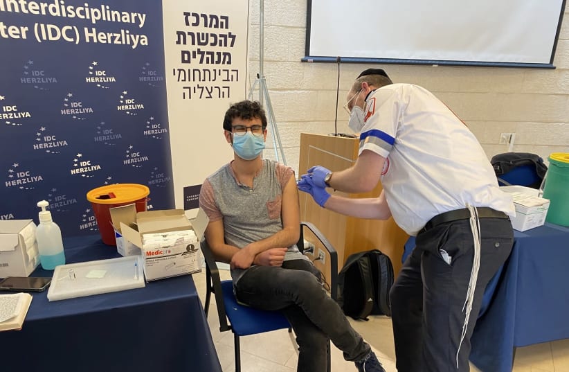 RRIS student, Eitan Ohana originally from LA, receiving his vaccine (photo credit: RRIS STUDENT)