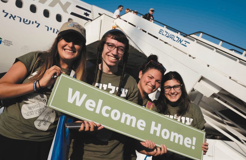 New olim are seen having arrived in Israel (photo credit: TOMER NEUBERG/FLASH90)
