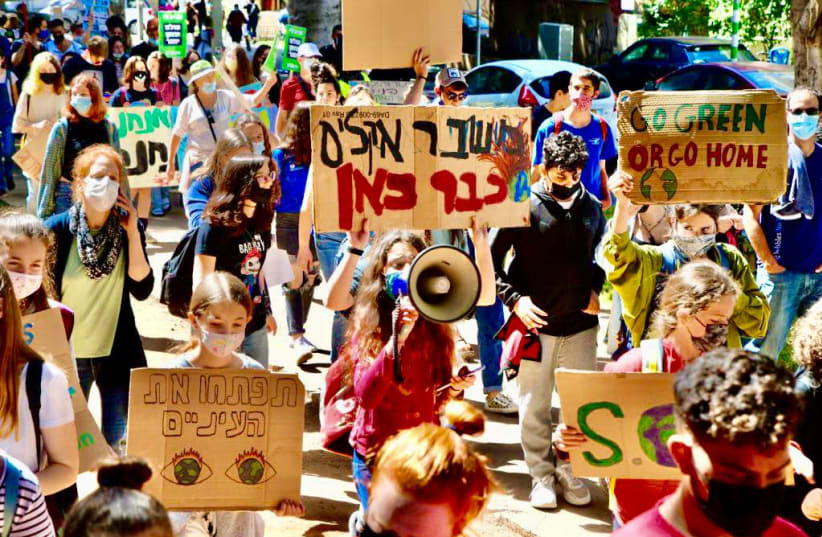 Thousands of Israeli youth protesting the climate crisis in Tel Aviv, March 19, 2021.  (photo credit: AVSHALOM SASSONI/MAARIV)