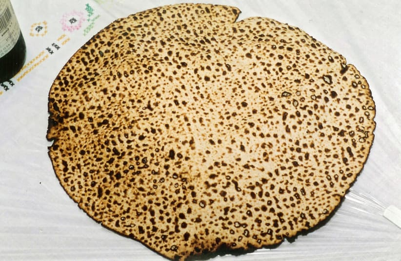 Shmurah Matzah.  (photo credit: Wikimedia Commons)