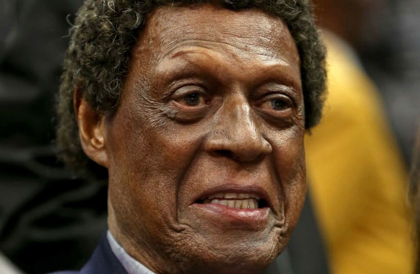 Nov 10, 2018; New Orleans, LA, USA; NBA Hall of Famer Elgin Baylor watches the game between the New Orleans Pelicans and the Phoenix Suns at the Smoothie King Center (photo credit: CHUCK COOK-USA TODAY SPORTS)
