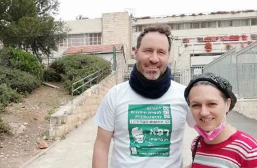 David and Stephanie Kable at their polling place in the Katamon neighborhood of Jerusalem. (photo credit: Courtesy)