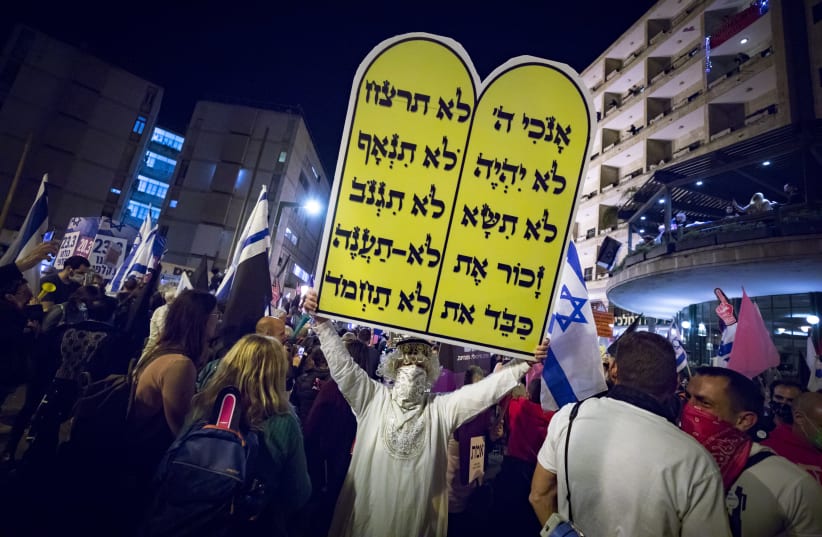 Israelis protest against Israeli Prime Minister Benjamin Netanyahu, near the Prime Minister's Residence in Jerusalem on March 20, 2021, a few days before the Israeli general elections.  (photo credit: OLIVIER FITOUSSI/FLASH90)