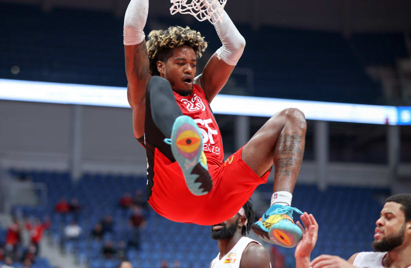 HAPOEL TEL AVIV forward Justin Tillman dunks for two of his 37 points in the Reds’ 95-89 road victory over Hapoel Jerusalem in Winner League action in the capital. (photo credit: DANNY MARON)
