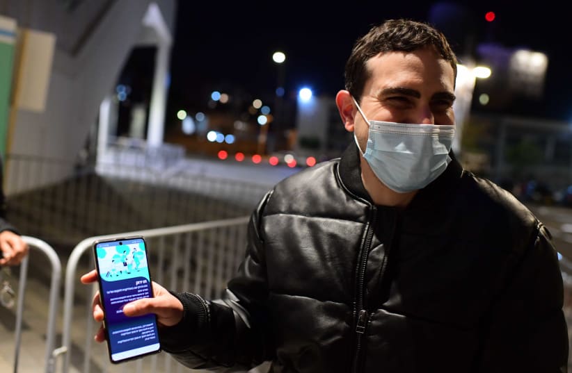 Israeli rock singer Shalom Hanoch Perform in front  people vaccinated against COVID-19  holding a Green Passport in  Bloomfield Stadium on March 6, 2021. (photo credit: TOMER NEUBERG/FLASH90)
