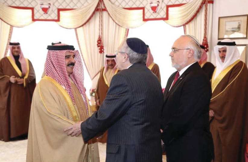 KING HAMAD bin Isa Al Khalifa of Bahrain at the Al-Sakhir Palace with Hier and Rabbi Abraham Cooper, Simon Wiesenthal Center associate dean, 2017. (photo credit: SIMON WIESENTHAL CENTER)