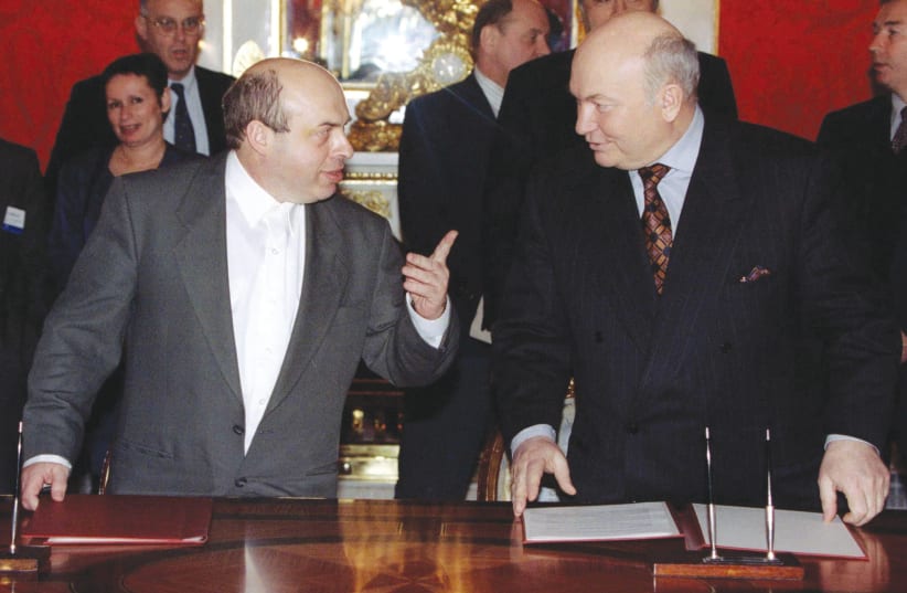 EX-SOVIET dissident and then-minister Natan Sharansky (left) meets in Moscow with mayor Yuri Luzhkov, 1997. The book covers Hillel’s efforts to build Jewish activism among Sharansky’s successors in the former USSR in the 1990s, subsequent to his making aliyah. (photo credit: REUTERS)